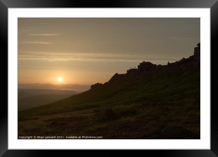 Wide angle sunset at stanage edge, with many people outdoors at sunset Framed Mounted Print by Rhys Leonard
