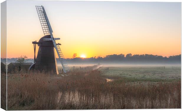 An old working windmill on Norfolk Broads Canvas Print by Robbie Spencer