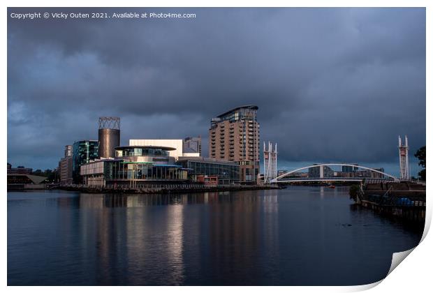 The Lowry theatre at sunset, Salford Quays Print by Vicky Outen