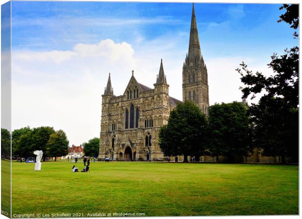 Salisbury Cathedral Canvas Print by Les Schofield