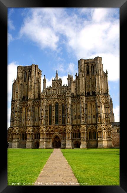 Wells Cathedral Somerset  Framed Print by Les Schofield