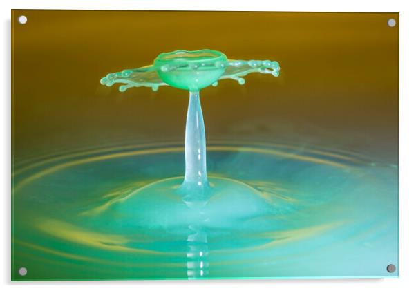 Water Drop Collision in Green Acrylic by Antonio Ribeiro