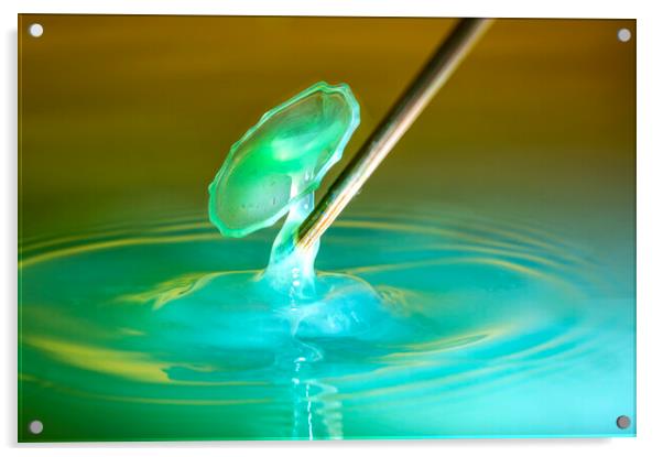 Water Drop Collision in Green Acrylic by Antonio Ribeiro