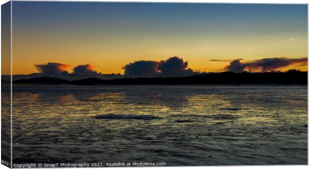 A golden sunset reflecting over the mudflats of Kirkcudbright Bay in winter Canvas Print by SnapT Photography