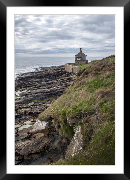 Bathing house on Northumberland coast Framed Mounted Print by Kevin White