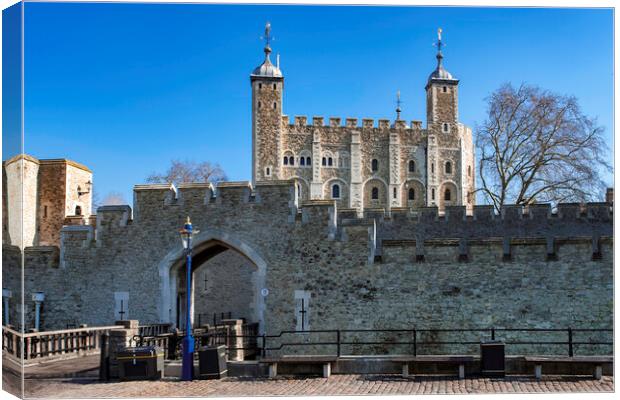The White Tower, Tower of London Canvas Print by Andrew Sharpe