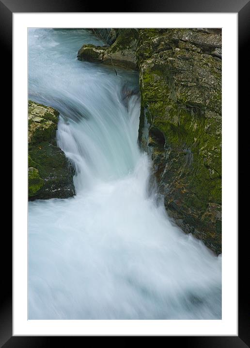 Artistic flow Framed Mounted Print by Ian Middleton