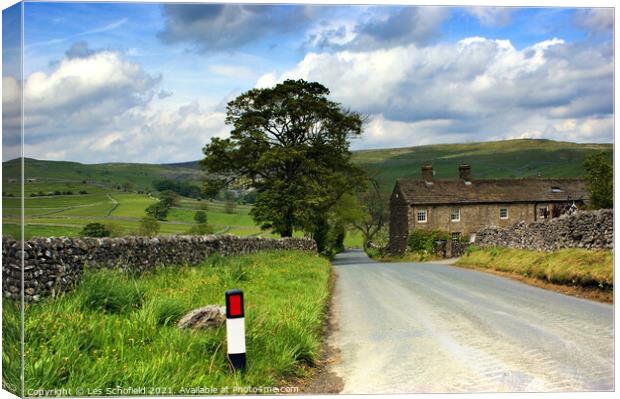 The Road To Malham Yorkshire  Canvas Print by Les Schofield