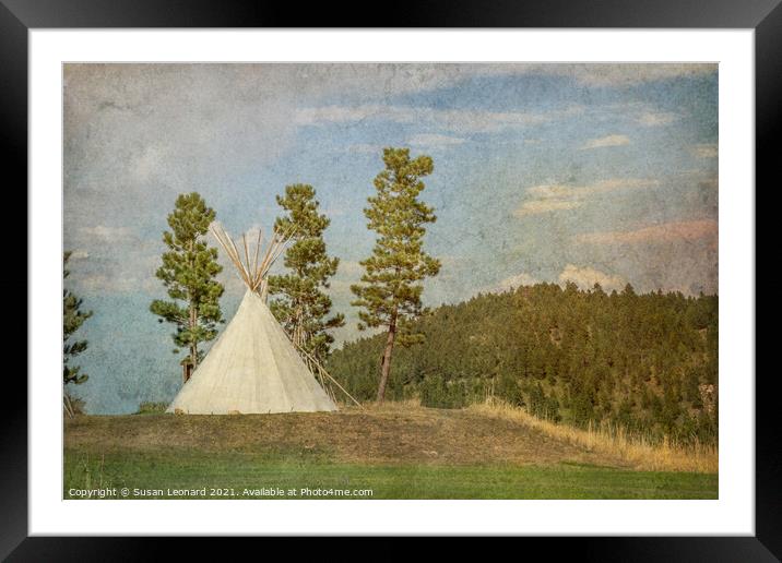 Teepee from yesteryear Framed Mounted Print by Susan Leonard