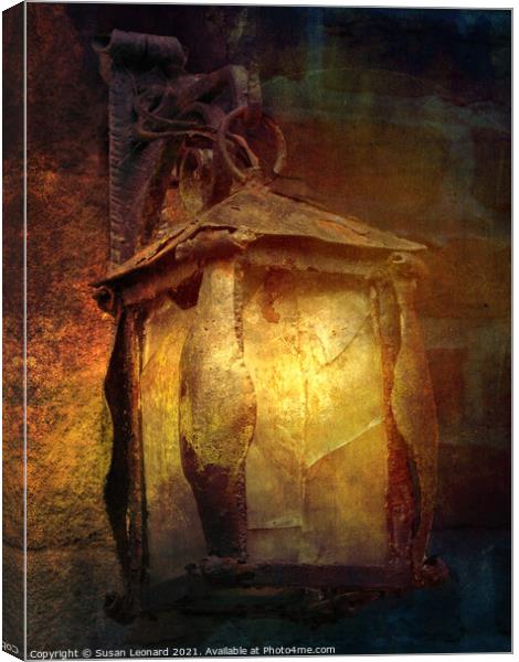 Carrriage Lamp Canvas Print by Susan Leonard