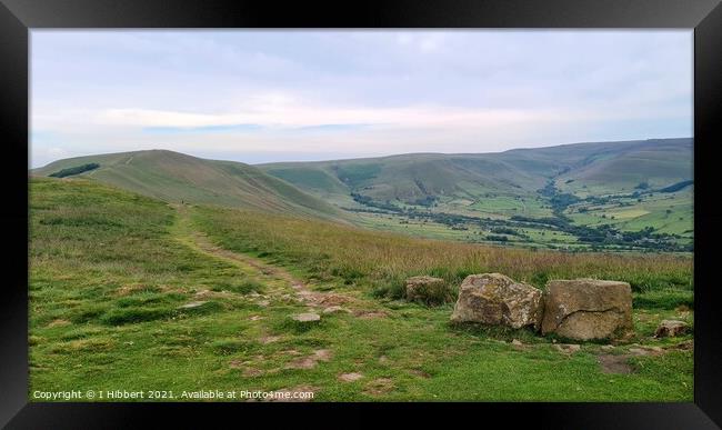 View to Edale Skyline Framed Print by I Hibbert