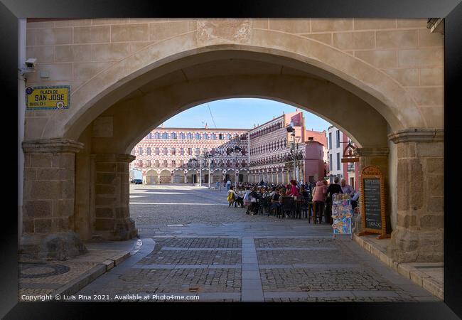 Plaza alta entrance with tourists on the tapas bars and arabic type buildings in Badajoz, Spain Framed Print by Luis Pina