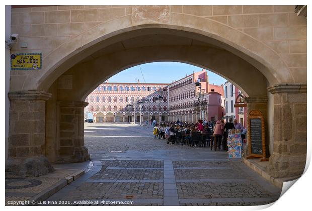 Plaza alta entrance with tourists on the tapas bars and arabic type buildings in Badajoz, Spain Print by Luis Pina