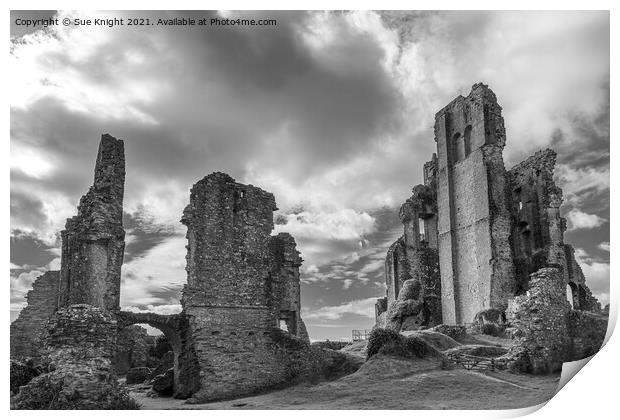 Corfe Castle in black and white Print by Sue Knight