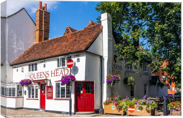 The Queens Head public house, Aylesbury Canvas Print by Kevin Hellon
