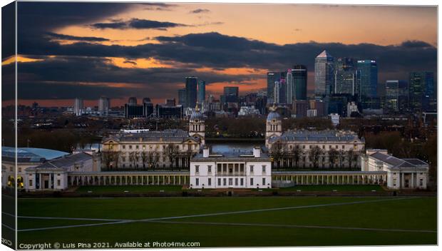 Greenwich Observatory and Canary Wharf in London at sunset, in England Canvas Print by Luis Pina