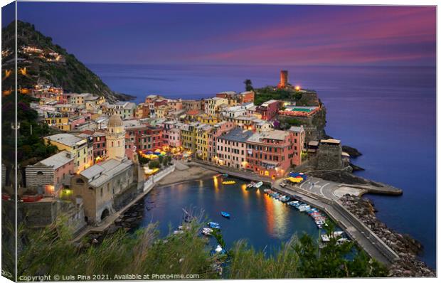 Vernazza city at night in Cinque Terre, Italy Canvas Print by Luis Pina