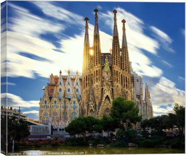 Sagrada Familia church cathedral in Barcelona, Spain Canvas Print by Luis Pina