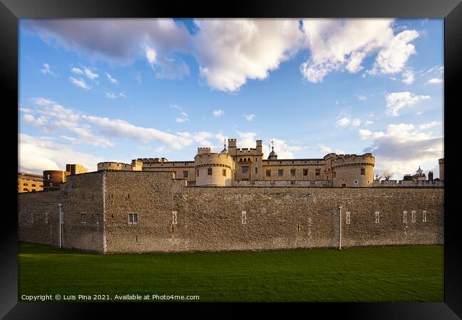 Tower of London in England at sunset Framed Print by Luis Pina