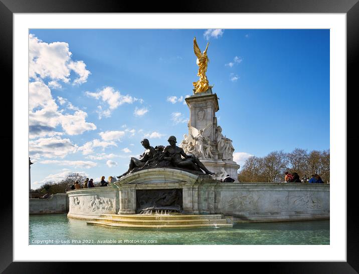Victoria Memorial Framed Mounted Print by Luis Pina
