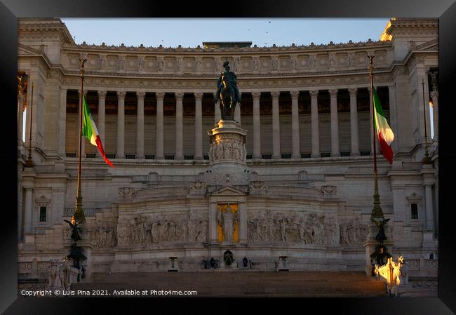 Altar of the Fatherland Framed Print by Luis Pina