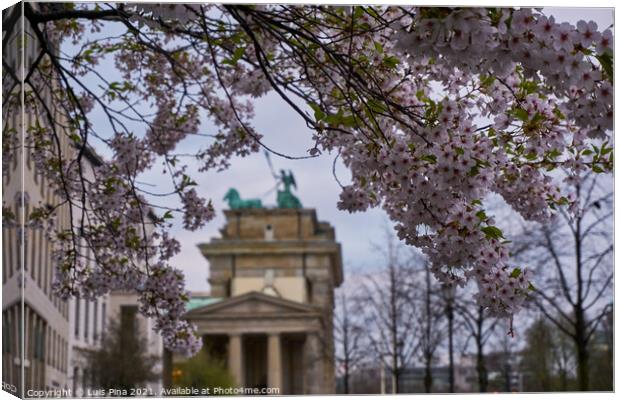 View of the Brandenburger Tor between flowers in Berlin, Germany Canvas Print by Luis Pina