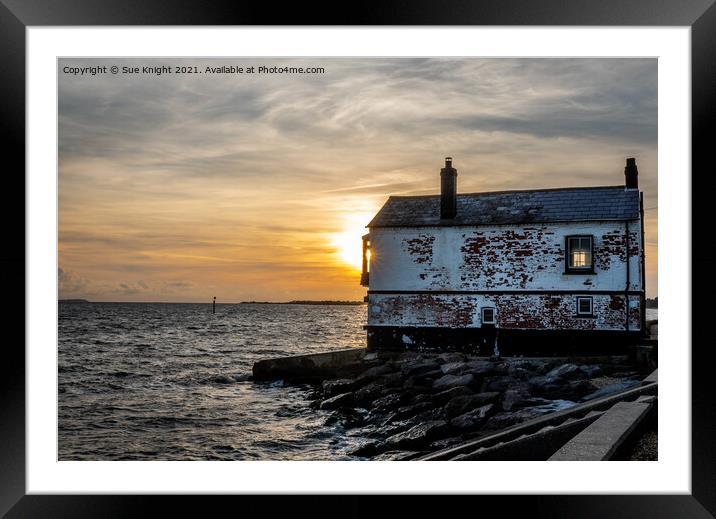 Golden light and Lepe watch house Framed Mounted Print by Sue Knight