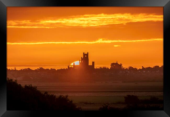 Sunrise over Ely, as seen from Coveney, 22nd October 2021 Framed Print by Andrew Sharpe