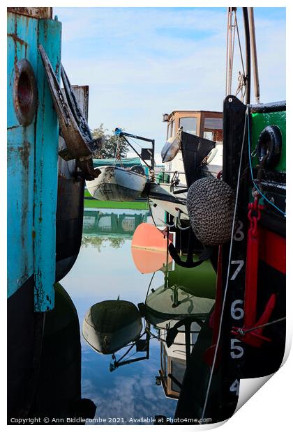 Reflections between barges Print by Ann Biddlecombe