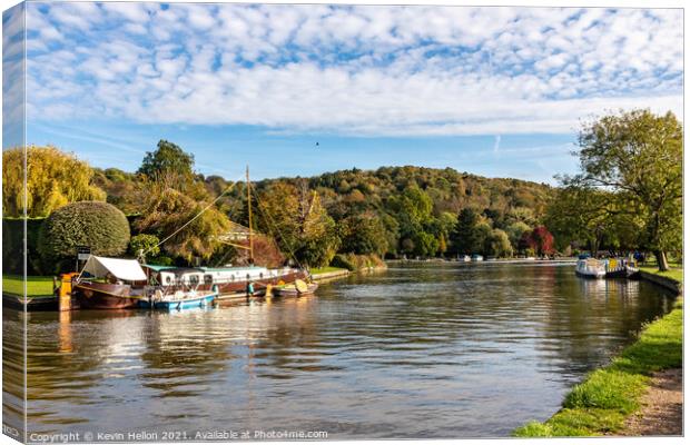 Looking up river, Henley on Thames Canvas Print by Kevin Hellon