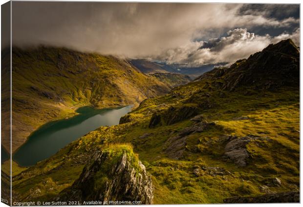 Glaslyn view Canvas Print by Lee Sutton
