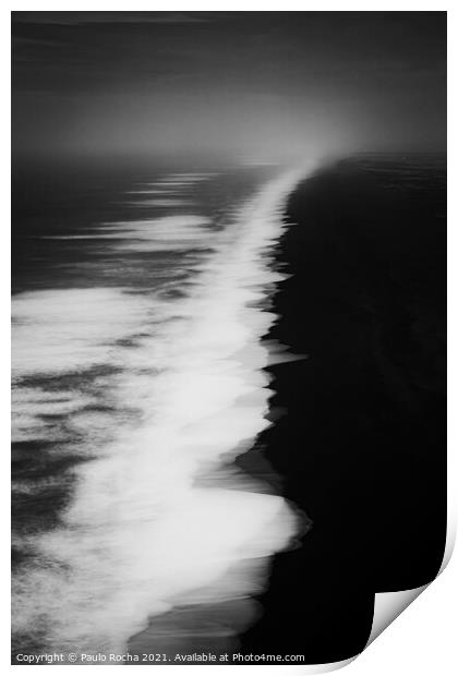 Iceland volcanic black sand beach from Dyrholaey in black and white Print by Paulo Rocha