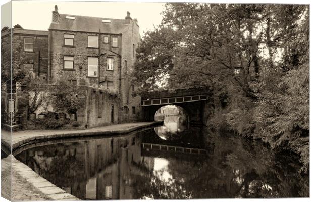 Rochdale Canal - Sowerby Bridge Canvas Print by Glen Allen