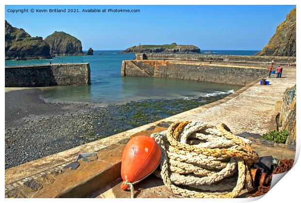 mullion harbour cornwall Print by Kevin Britland