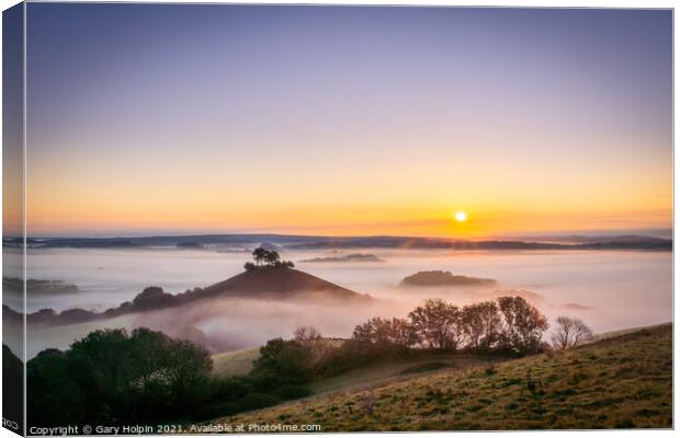 Foggy sunrise at Colmer's Hill Dorset Canvas Print by Gary Holpin