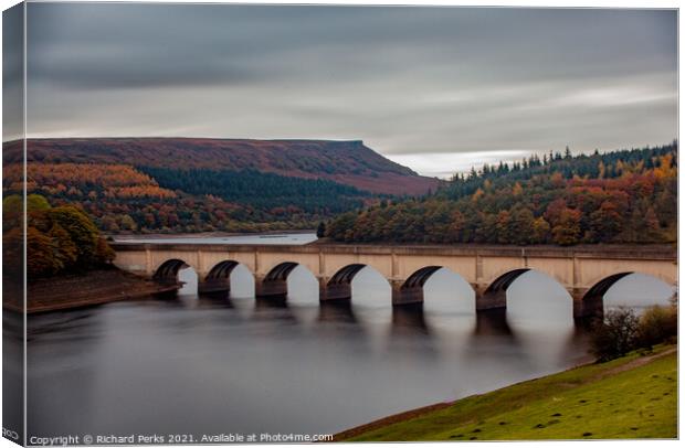 Autumn comes to Ladybower Reservoir Canvas Print by Richard Perks