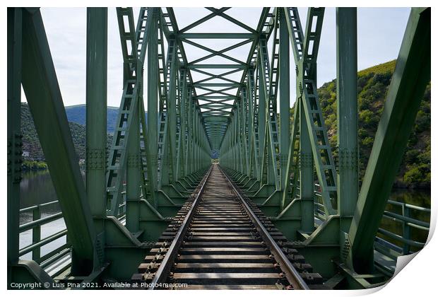 Railway bridge in Douro region in Ferradosa, Portugal Print by Luis Pina
