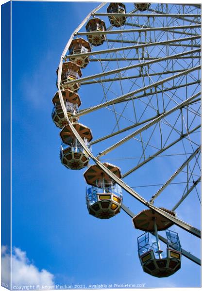 Captivating Ferris Wheel Ride Canvas Print by Roger Mechan