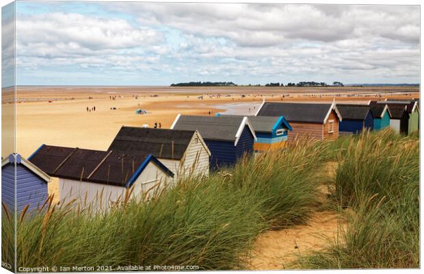 Wells next the sea beach huts Canvas Print by Ian Merton