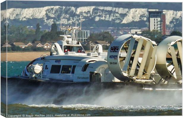 Hovercraft departing from Ryde of the Isle of Wigh Canvas Print by Roger Mechan