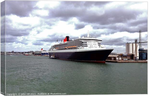 Queen Mary 2 cruise ship, Southampton, UK. Canvas Print by john hill