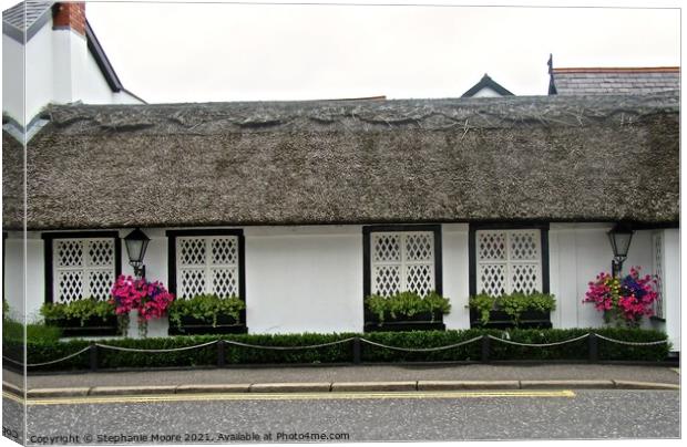 Thatched cottage Canvas Print by Stephanie Moore