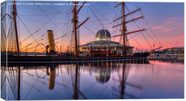 The RRS Discovery, Dundee  Canvas Print by Navin Mistry