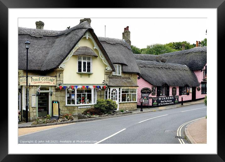 picturesque thatched cottages, Shanklin, Isle of Wight, UK. Framed Mounted Print by john hill