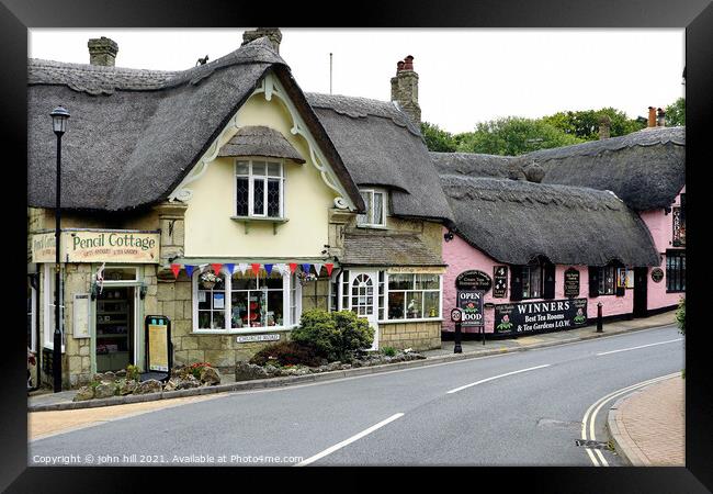 picturesque thatched cottages, Shanklin, Isle of Wight, UK. Framed Print by john hill