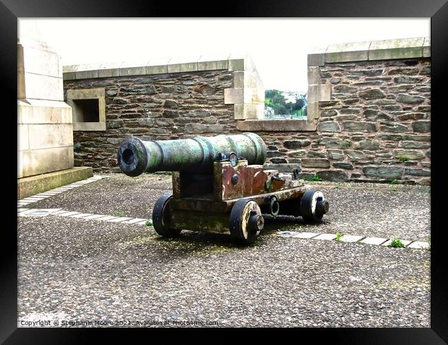Cannon on the Walls of Derry Framed Print by Stephanie Moore