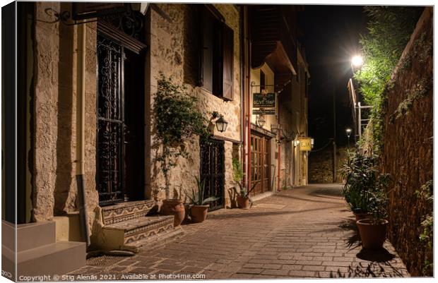 dark alley lit by a streetlight in the old town of Chania Canvas Print by Stig Alenäs