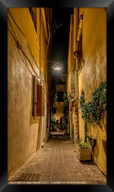 a dark alley in the old town of Chania, illuminated with a lamp  Framed Print by Stig Alenäs