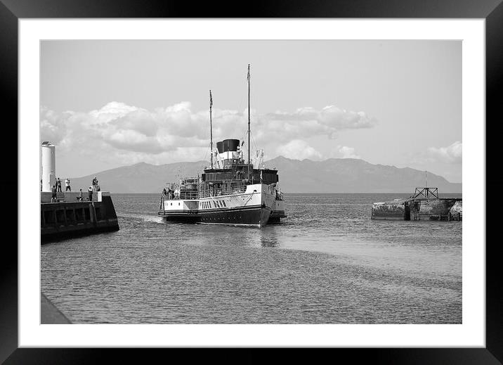 PS Waverley entering Ayr harbour Framed Mounted Print by Allan Durward Photography