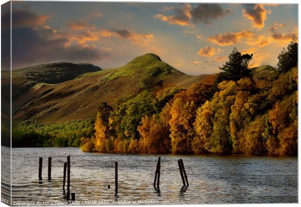 AUTUMN ON DERWENT WATER Canvas Print by Tony Sharp LRPS CPAGB